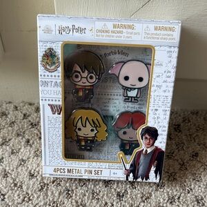 Wizarding World Harry Potter Metal 4 pcs Pin Set NIB